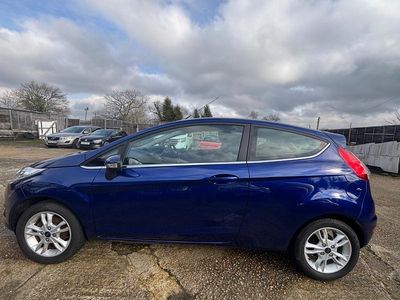 Gebraucht Ford Fiesta Zetec 82 PS (60 kW) 2015 Blau Kleinwagen