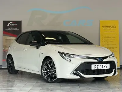 Used Toyota Corolla 184 HP (135 kW) 2020 White/black Hatchback