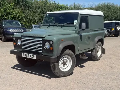 Used Land Rover Defender 122 HP (89 kW) 2013 Green Hatchback
