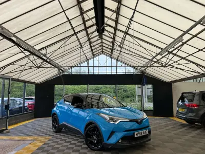Used Toyota C-HR 122 HP (89 kW) 2019 Blue/black SUV