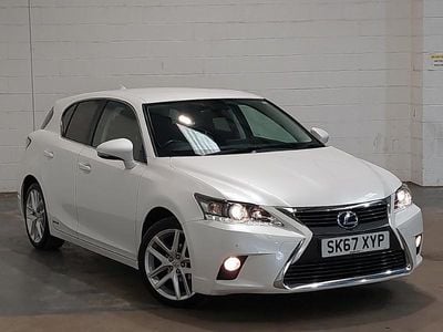 Used Lexus CT200h 136 HP (100 kW) 2017 White Hatchback