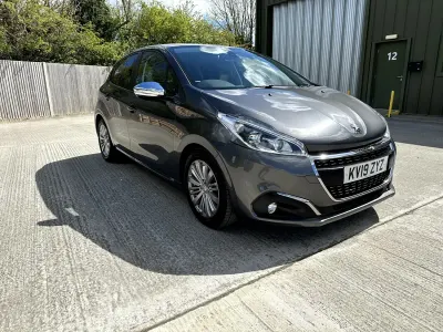 Usado Peugeot 208 Signature Sky 2019 Cinzento Citadino