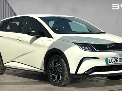 Nuevo BYD Dolphin Boost 130 kW (177 CV) 2026 Blanco Utilitario
