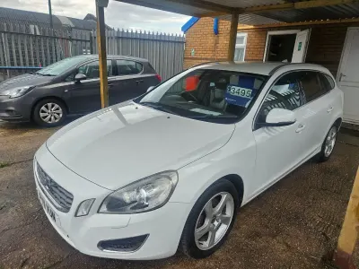 Usado Volvo V60 SE Lux 163 CV (119 kW) 2011 Blanco Familiar