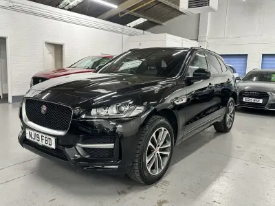 Używany Jaguar F-Pace R-Sport 180 KM (132 kW) 2019 Czarny SUV