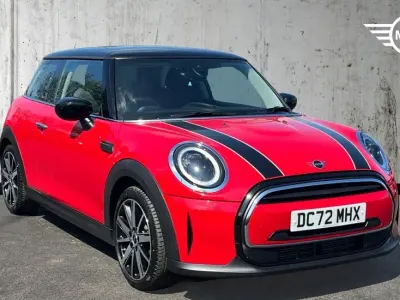 Usado Mini Cooper Classic 134 HP (98 kW) 2023 Vermelho Citadino
