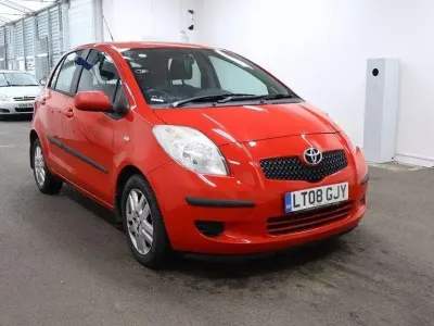 Begagnad Toyota Yaris 2008 Röd Halvkombi