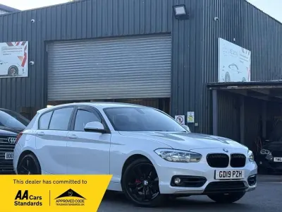 Begagnad BMW 120 Sport Line 2019 Vit Halvkombi