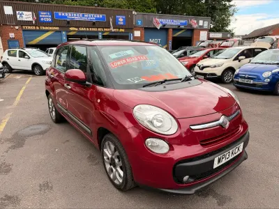 Used Fiat 500L Lounge 85 HP (62 kW) 2013 Red MPV
