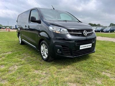 Black Used 2021 Vauxhall Vivaro MPV | £15,995 (Fair price)