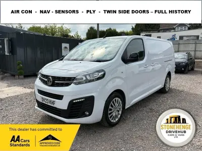 Second-hand Vauxhall Vivaro 2023 Alb Monovolum