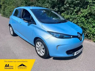 Used Renault Zoe Dynamique 64 kW (88 HP) 2015 Blue Hatchback