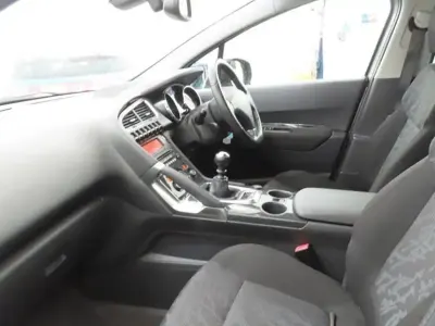Begagnad Peugeot 3008 112 HK (82 kW) 2012 Grå Kombi