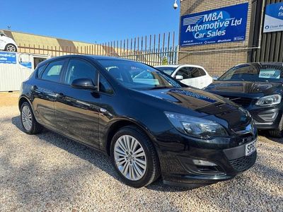 Begagnad Vauxhall Astra 2013 Svart Halvkombi