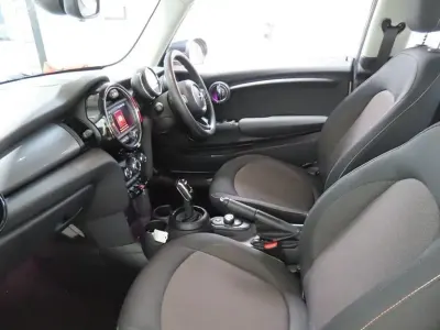 Second-hand Mini Cooper Classic 2020 Alb Hatchback