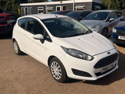 Used Ford Fiesta Style 2013 White Hatchback