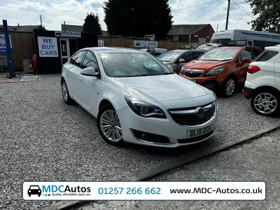 Used Vauxhall Insignia Design Edition 140 HP (102 kW) 2015 White Hatchback