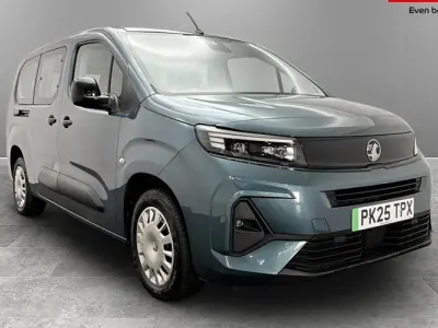Used Vauxhall Combo Design Edition 100 kW (136 HP) 2025 Blue MPV