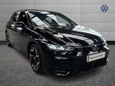 Second-hand VW Golf VIII R-line 150 CP (110 kW) 2025 Negru Hatchback