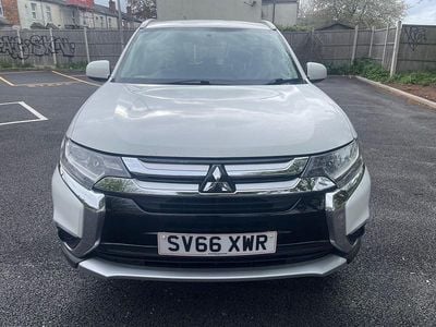 Used Mitsubishi Outlander 150 HP (110 kW) 2016 White SUV