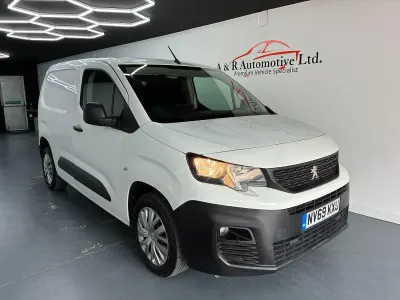 Used Peugeot Partner S 131 HP (96 kW) 2020 White MPV