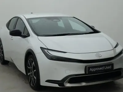 Used Toyota Prius 220 HP (161 kW) 2025 White Hatchback