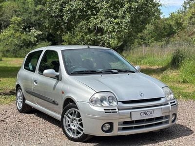 Silver Used 2001 Renault Clio II Hatchback | £5,999