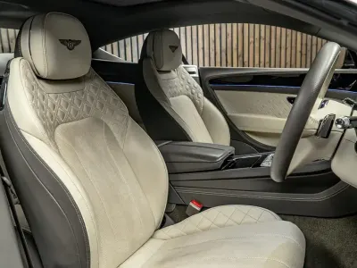 Begagnad Bentley Continental 635 HK (467 kW) 2020 Grå Sportkupé