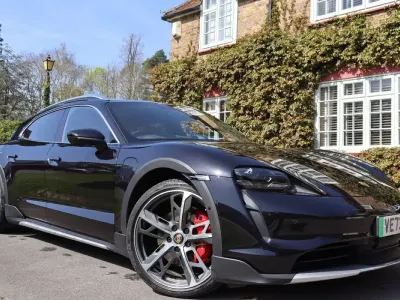 Usado Porsche Taycan Cross Turismo 419 kW (571 CV) 2023 Negro Familiar