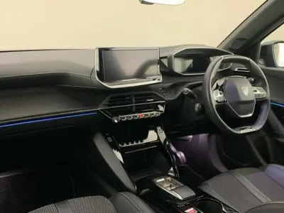 Używany Peugeot e-2008 GT 98 kW (134 KM) 2024 Niebieski SUV