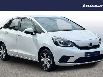 Begagnad Honda Jazz Hybrid 109 HK (80 kW) 2023 Vit Halvkombi