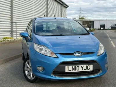 Usado Ford Fiesta Zetec 82 HP (60 kW) 2010 Azul Citadino