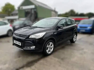 Käytetty Ford Kuga Zetec 140 HP (102 kW) 2014 Musta Katumaasturi