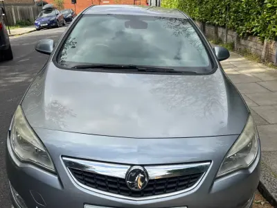 Second-hand Vauxhall Astra 2010 Argintiu Hatchback
