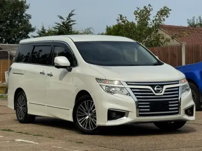 Used Nissan Elgrand 2017 White MPV