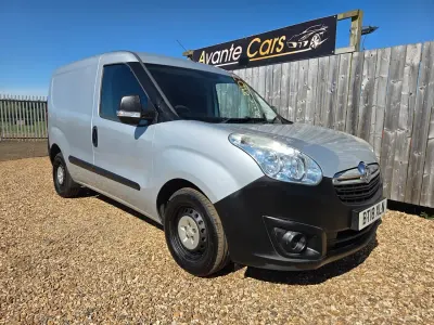 Second-hand Vauxhall Combo S 2018 Argintiu Monovolum