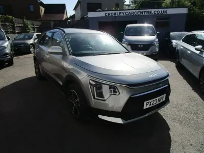 Begagnad Kia Niro 139 HK (102 kW) 2023 Grå SUV