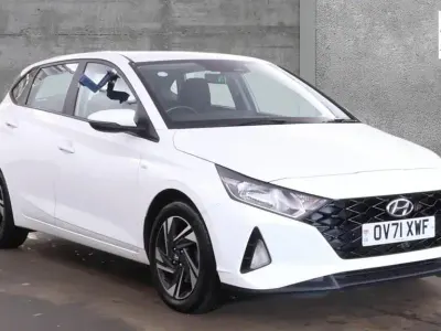 Used Hyundai i20 SE 98 HP (72 kW) 2021 White Hatchback