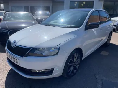 Begagnad Skoda Rapid Sport 95 HK (69 kW) 2017 Vit Halvkombi