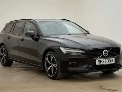 Usado Volvo V60 Plus 197 HP (144 kW) 2025 Preto Carrinha