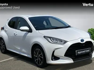 Used Toyota Yaris Design 116 HP (85 kW) 2023 White Hatchback
