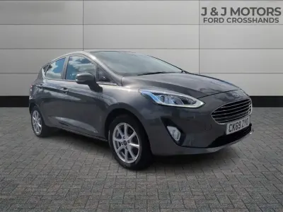 Usado Ford Fiesta Zetec 70 CV (51 kW) 2019 Gris Utilitario