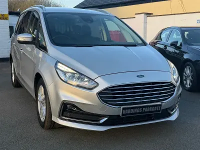 Usado Ford Galaxy Titanium 150 CV (110 kW) 2021 Plateado Monovolumen