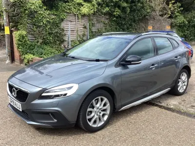 Usado Volvo V40 Plus 2019 Gris Utilitario