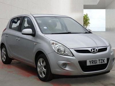 Used Hyundai i20 Comfort 77 HP (56 kW) 2011 Silver Hatchback