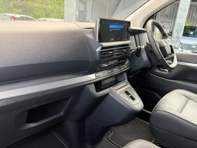 New Peugeot e-Traveller Allure 98 kW (134 HP) 2025 Green MPV