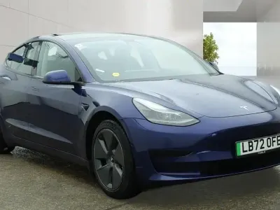 Usado Tesla Model 3 RWD 180 kW (245 CV) 2022 Azul Berlina