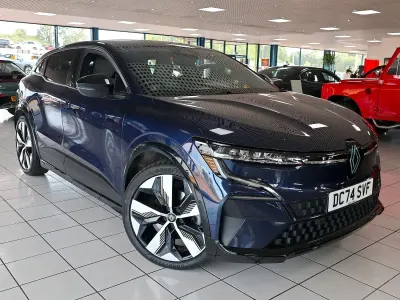 Used Renault Mégane IV Komfort 22 kW (30 HP) 2024 Midnight blue Hatchback