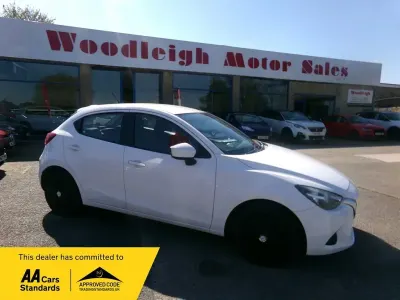Used Mazda 2 75 HP (55 kW) 2015 White Hatchback