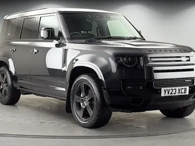 Usado Land Rover Defender HSE Dynamic 300 HP (220 kW) 2023 Cinzento SUV